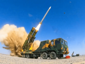 AVA外汇资讯:T恤+高腰下装=显瘦天花板,比"露奶衫"高级100倍!